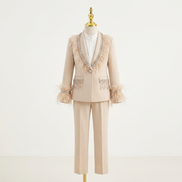 Girls cooperate suit